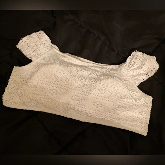 3/$20 No Boundaries Women’s White Crocheted Bikini Top - Size Large (11/13) - Picture 4 of 8